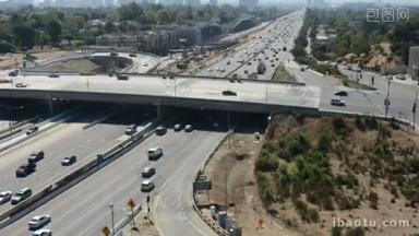 在繁忙的高速公路，在洛杉矶的交通
